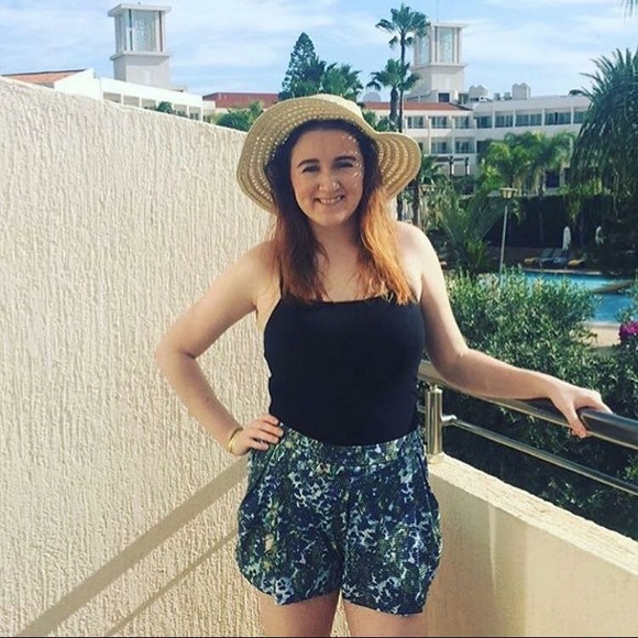 Meet your Posher, Carys - Picture 1 of 1